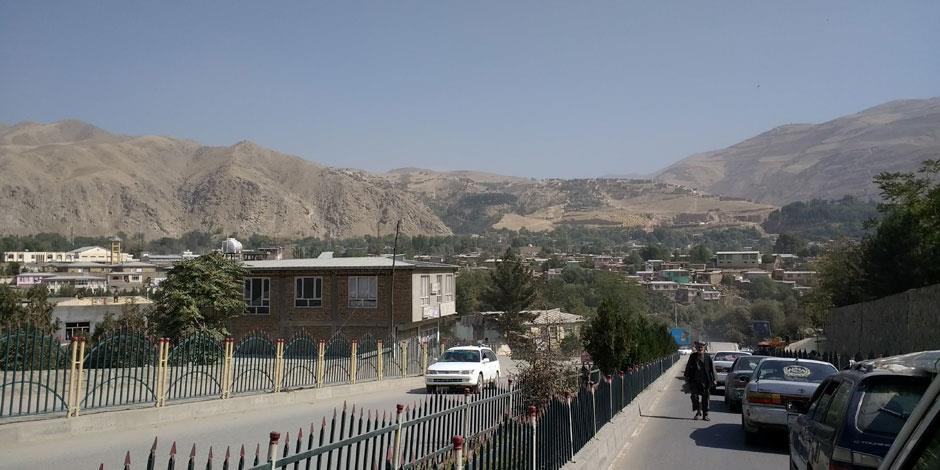 Trafik på en gata i Afghanistan. 