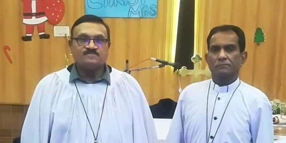 William Siraj (till vänster) mördades av två okända gärningsmän utanför en kyrka i Pakistan i slutet av januari. Hans kollega Patrick Naeem (till höger) skadades i dådet (Foto: Church of Pakistan).