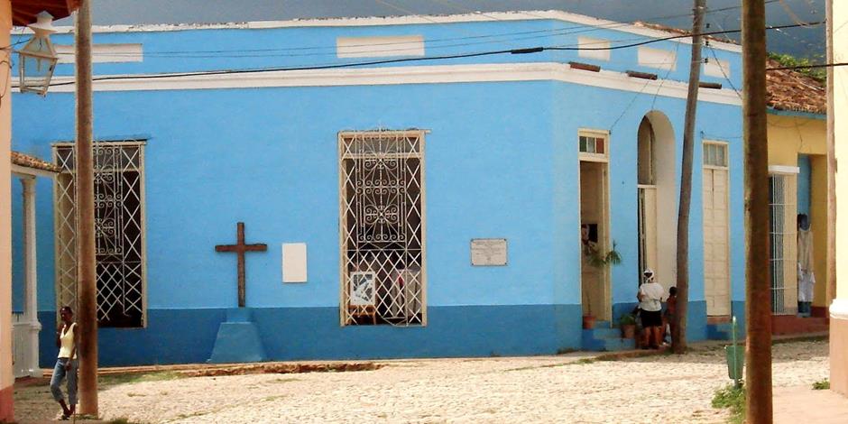 Ett kors på en husvägg i Kuba.
