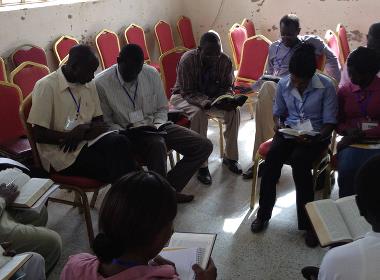 Församlingsledare under ett förföljelseförberedande seminarium i Khartoum (personerna på bilden har inget samband med texten).
