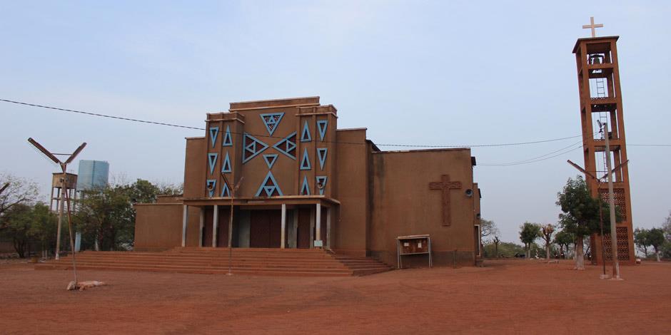 En kyrka i staden Kaya, drygt tio mil från syster Suellens stad.