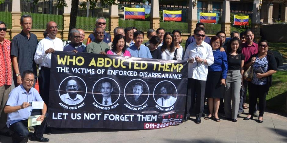 Fyra försvunna personer, däribland Joshua och Ruth Hilmy, uppmärksammas under en aktion 2019 för att få Malysias premiärministern att återuppta utredningen av fallen..