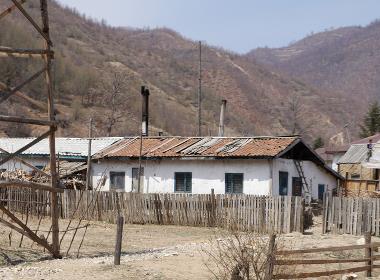En by i Nordkorea. Byn brukar besökas på guidade resor för kinesiska turister (byn har inget samband med platsen i texten).