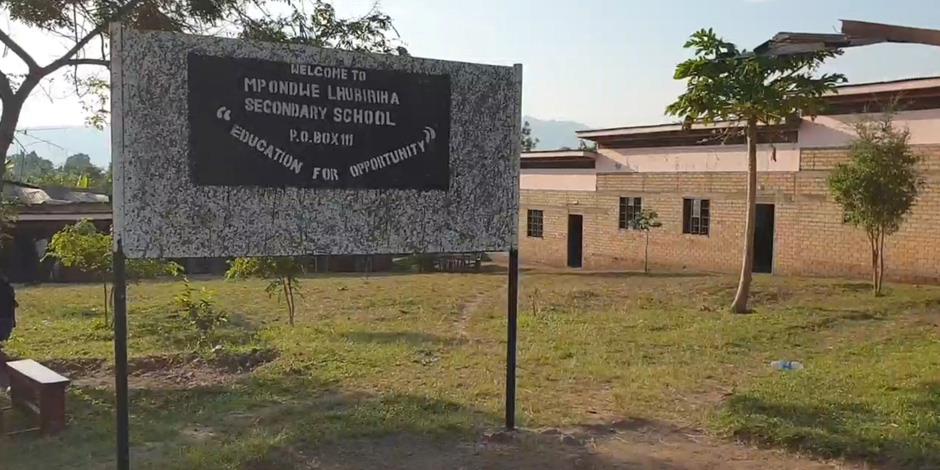 Den attackerade skolan Lhubiriha Secondary School i Mpondwe i västra Uganda.