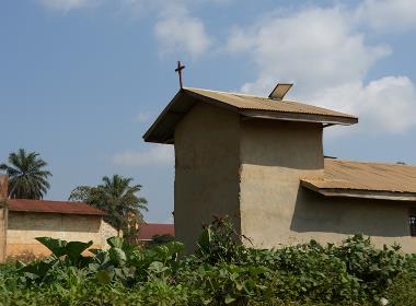 En kyrka i östra delen av DR Kongo (kyrkan på bilden har inget samband med artikeln).