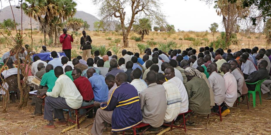 En pastorsutbildning i Sudan (personerna på bilden har inget samband med artikeln).